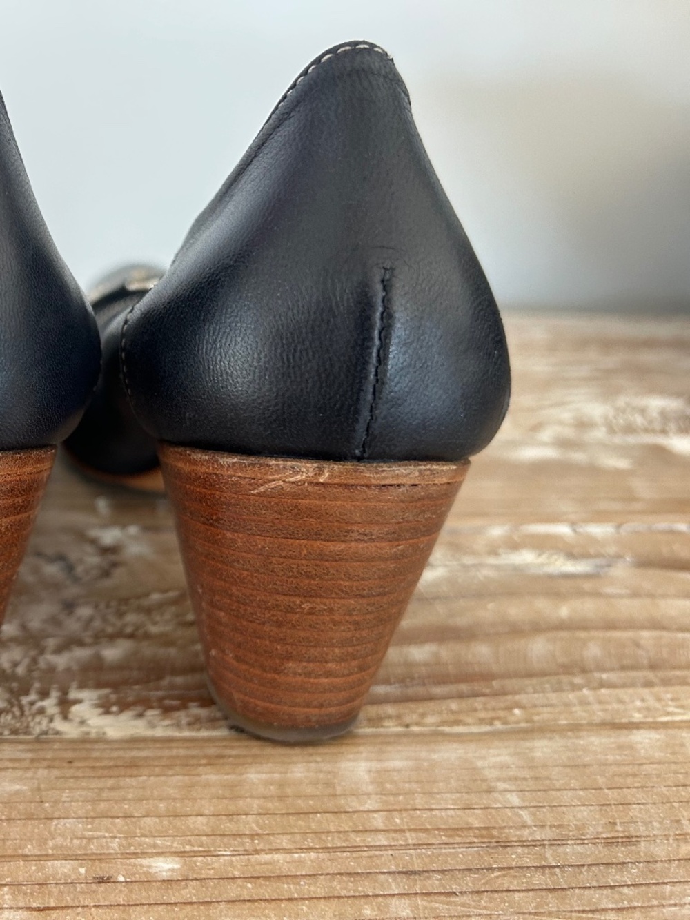 AGL (Attilo Giusti Leombruni Belted Block Heel Cap Toe Pumps Sz 39 (8.5-9) - Picture 5 of 9